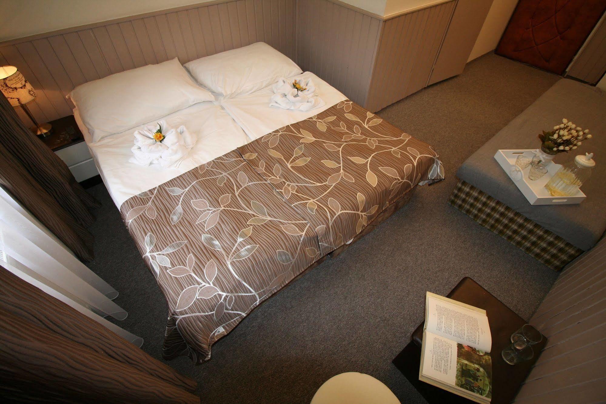 Anette Hotel Прага Экстерьер фото